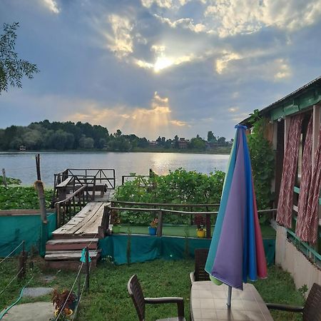 Lakeside Homestay Srinagar Exteriör bild