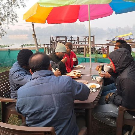 Lakeside Homestay Srinagar Exteriör bild