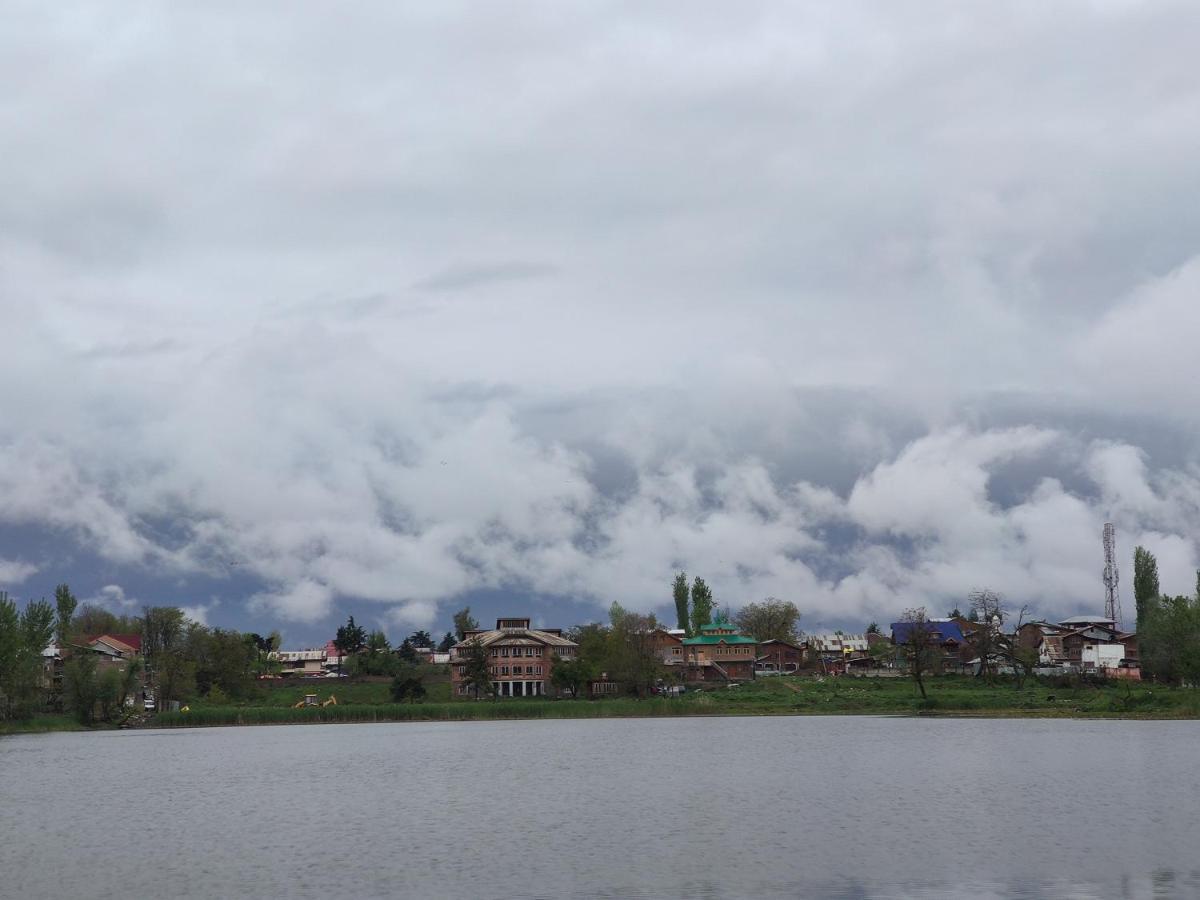 Lakeside Homestay Srinagar Exteriör bild
