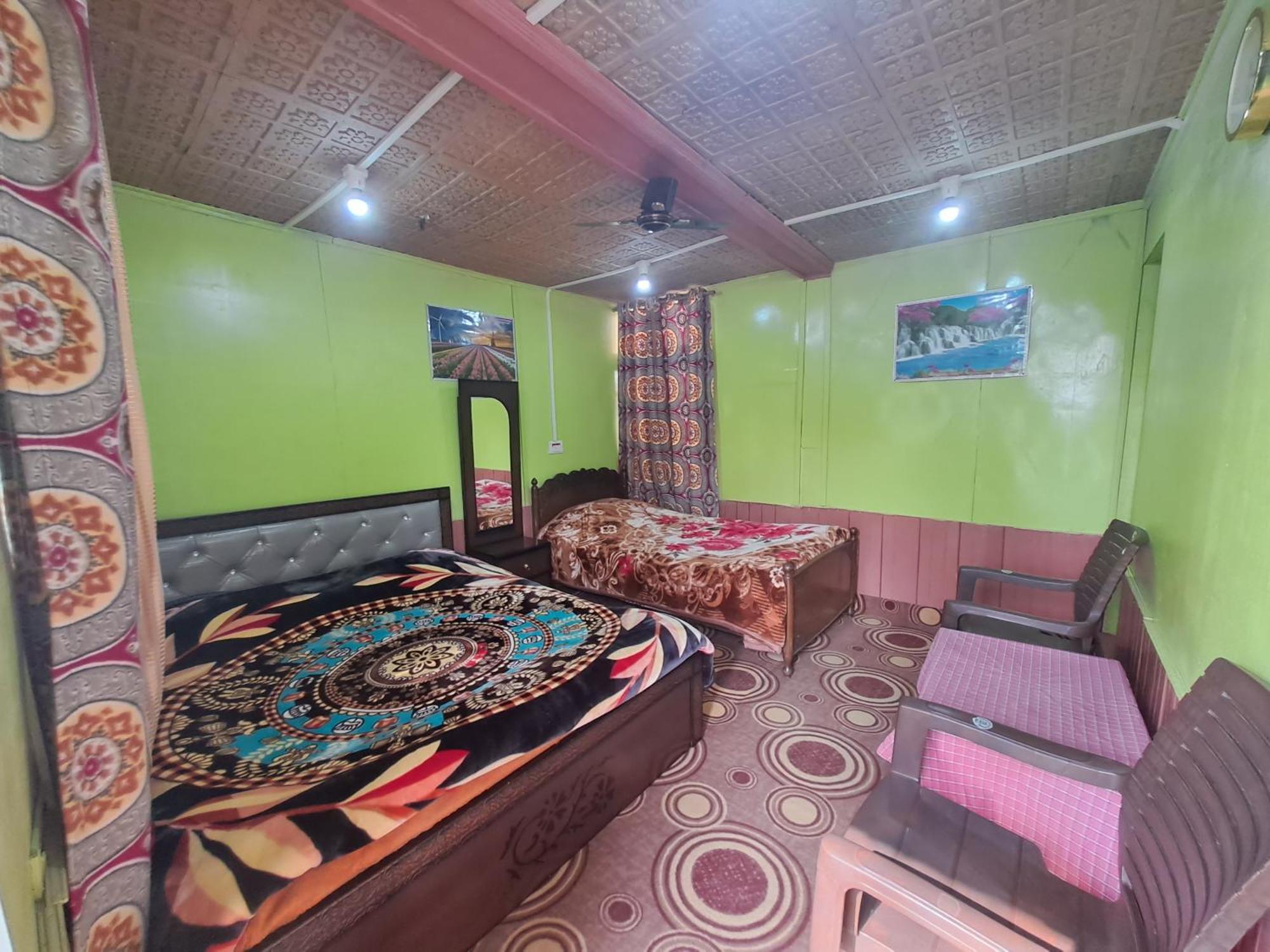 Lakeside Homestay Srinagar Exteriör bild