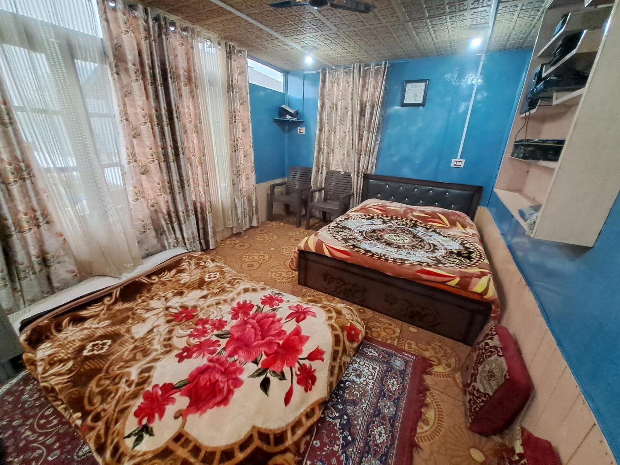 Lakeside Homestay Srinagar Exteriör bild