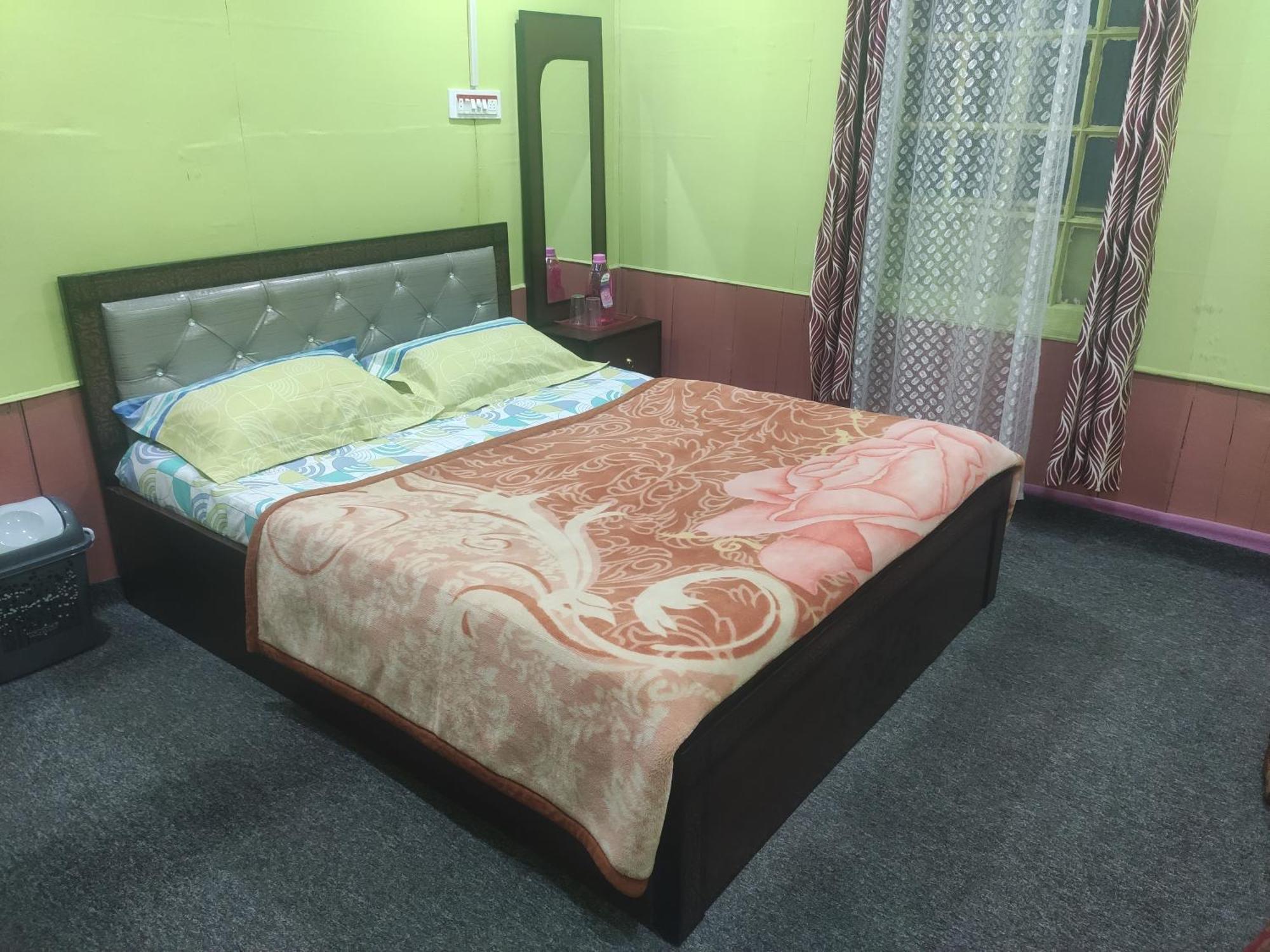 Lakeside Homestay Srinagar Rum bild